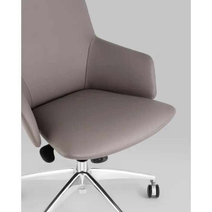 Кресло руководителя Bow серый Stool Group УТ000038540 от ImperiumLoft