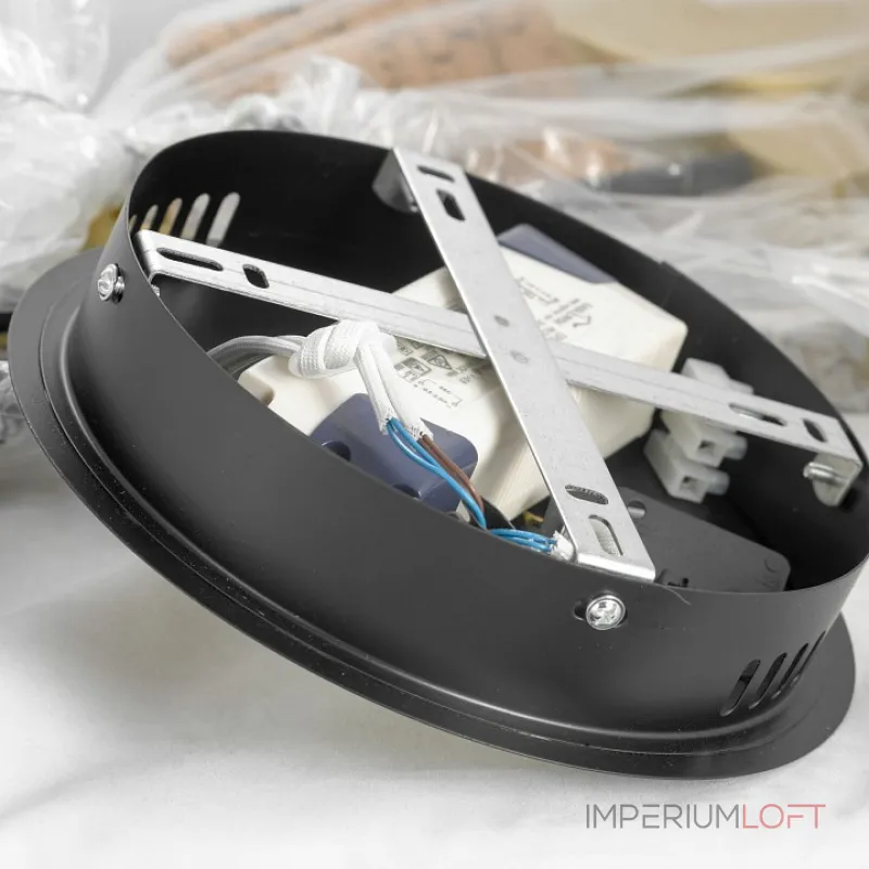 Потолочная люстра Lussole Gilbert LSP-8433 Потолочная люстра Lussole Gilbert LSP-8433