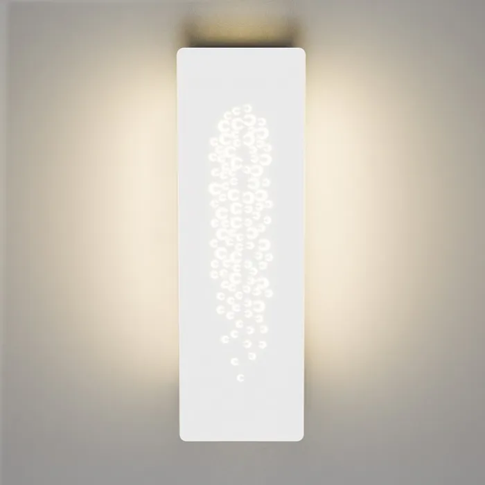 Накладной светильник Eurosvet Grape 40149/1 LED белый 8W от ImperiumLoft