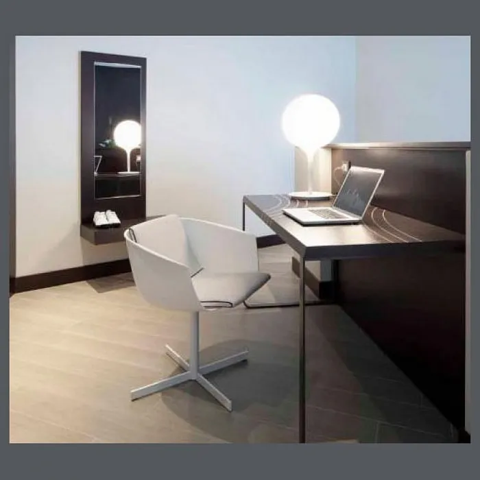 Настольная лампа декоративная Artemide 1049010A от ImperiumLoft