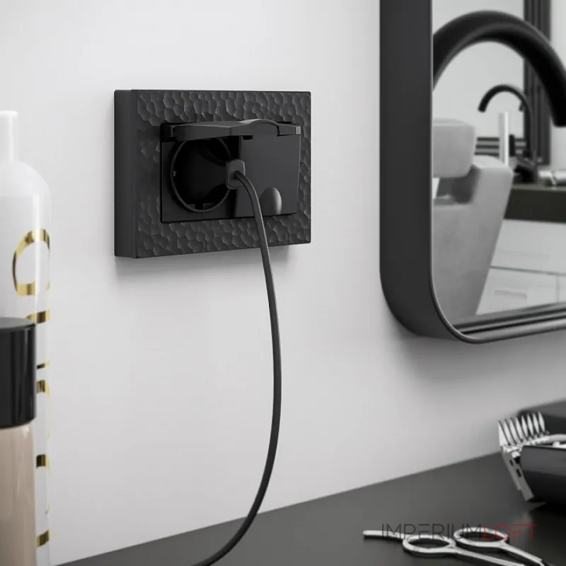 Розетка влагозащищенная с заземлением и шторками, без рамки с крышкой Werkel черные W1172208 от ImperiumLoft Розетка влагозащищенная с заземлением и шторками, без рамки с крышкой Werkel черные W1172208 от ImperiumLoft