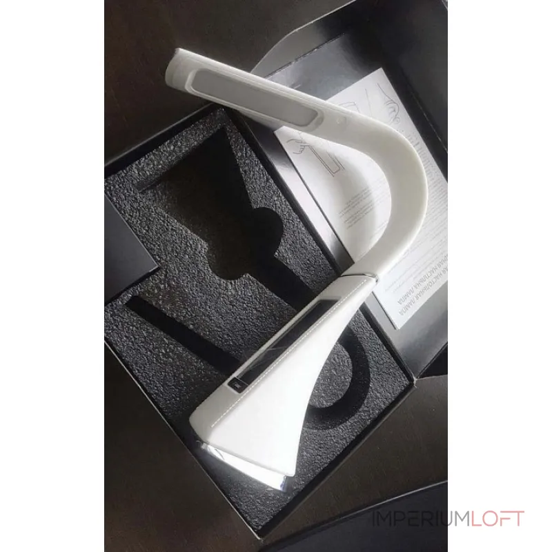 Настольная лампа офисная Arte Lamp Supervisor A1706LT-1WH Цвет арматуры хром Цвет плафонов белый