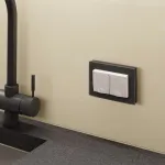 Розетка влагозащищенная с заземлением и шторками, без рамки с крышкой Werkel слоновая кость W1172203 от ImperiumLoft