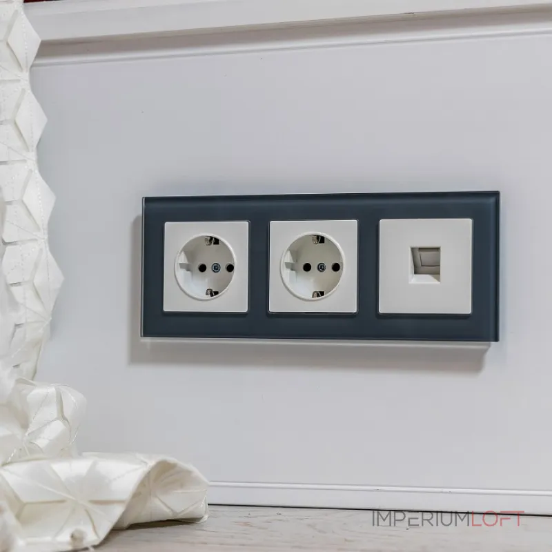 Розетка с заземлением и шторками, без рамки Werkel белый W1171101 Розетка с заземлением и шторками, без рамки Werkel белый W1171101