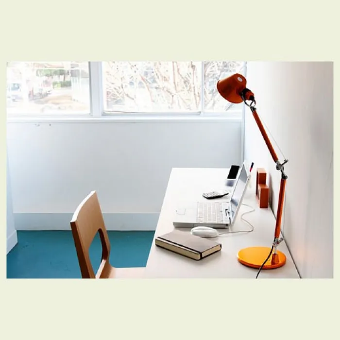 Настольная лампа офисная Artemide A011860 от ImperiumLoft