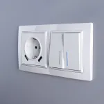 Розетка с заземлением, шторками и 2хUSB, без рамки Werkel белый W1171501