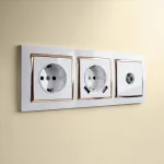 Розетка с заземлением, шторками и 2хUSB, без рамки Werkel белый W1171501