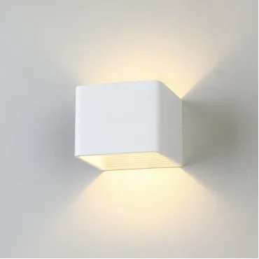 Накладной светильник Elektrostandard Corudo a040452 Цвет арматуры белый