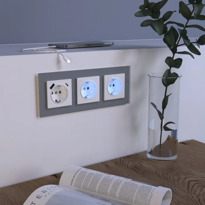 Розетка с заземлением, шторками и USB, без рамки Werkel белый W1171701 от ImperiumLoft