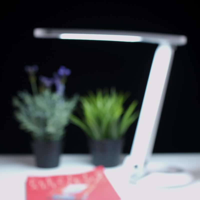 Настольная лампа с беспроводной зарядкой Eurosvet Action 80428/1