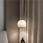 Подвесной светильник HENNEKE MARBLE Cloud Marble A с лифтом с лифтом с шарообразным плафоном из натурального мрамора