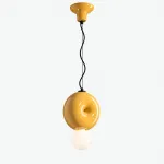 Подвесной светильник BUBBI Yellow с ярким плафоном из стекла и керамики от Vinsa