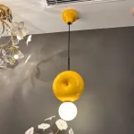 Подвесной светильник BUBBI Yellow с ярким плафоном из стекла и керамики от Vinsa