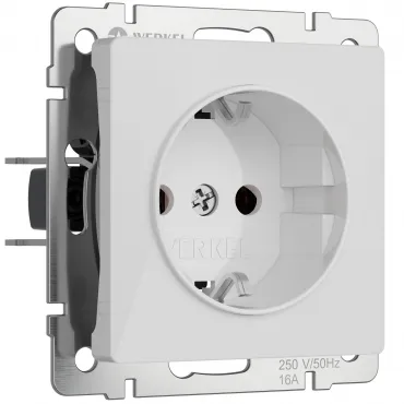 Розетка с заземлением и шторками Werkel a064012