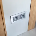 Розетка с заземлением без рамки Werkel W117 W1171009 Цвет арматуры серебро